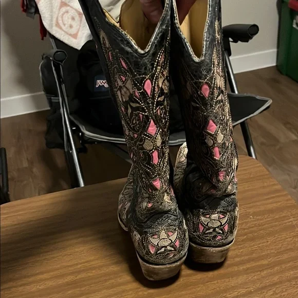 Women's Western Embroidered Boots - Black and Pink - Picture 3 of 6